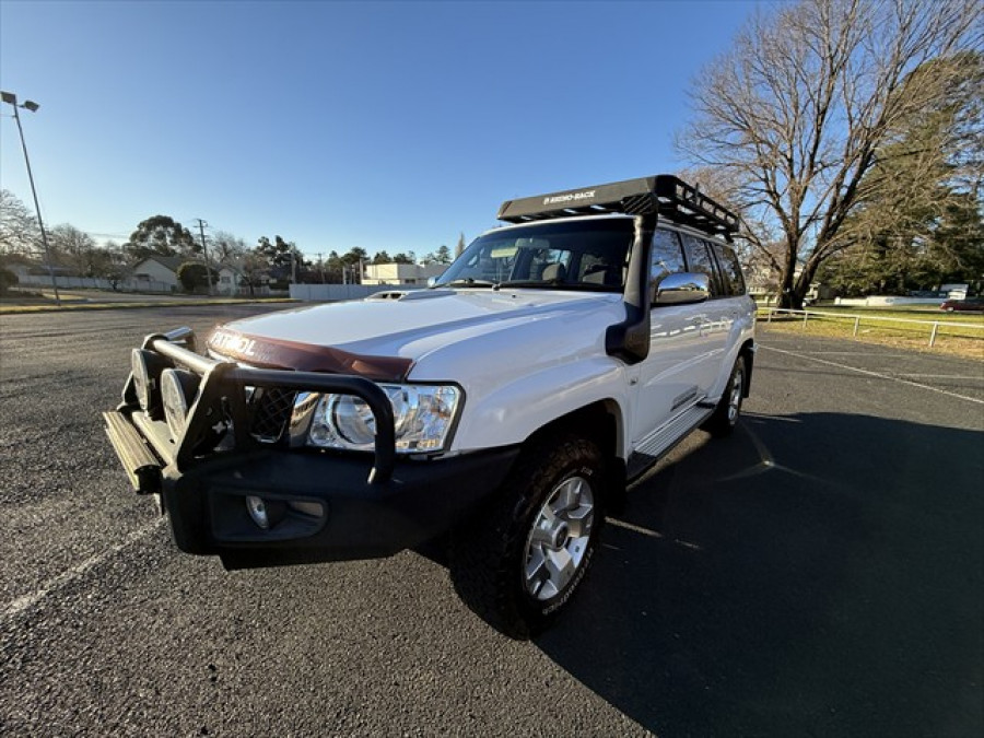 2012 Nissan Patrol Y61 ST SUV Image 7