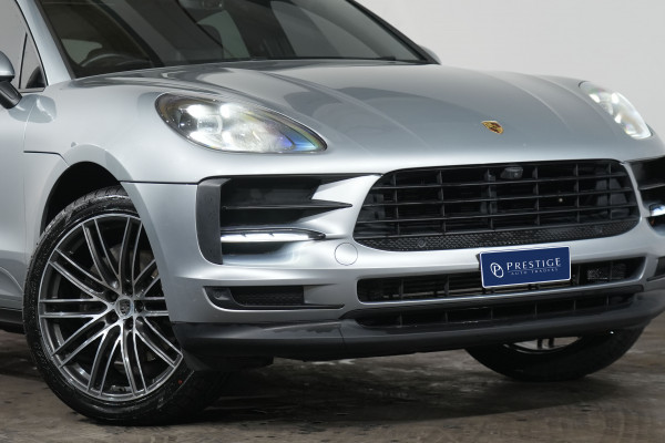 2019 Porsche Macan SUV image 2
