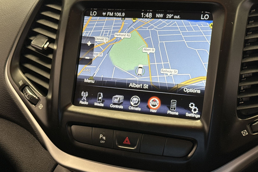 2015 Jeep Cherokee KL Trailhawk SUV Image 8