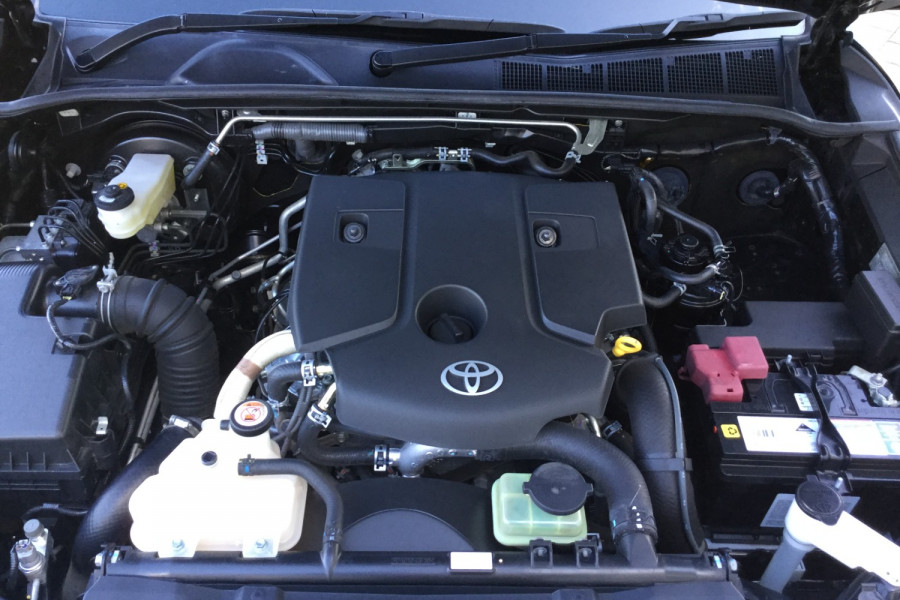 2017 Toyota HiLux  SR5 Cab chassis Image 18