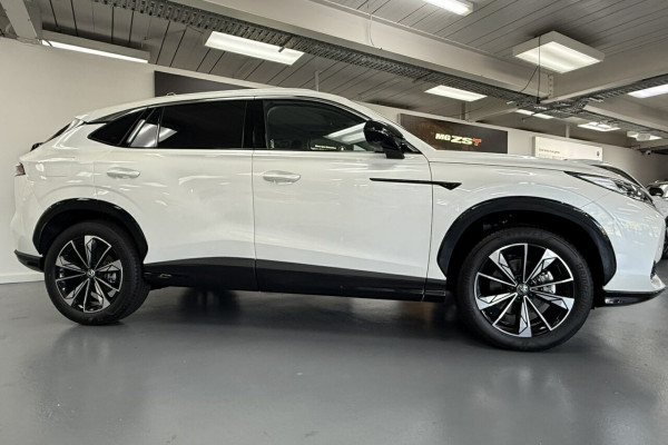 2024 MY24.5 MG HS AS33 Essence SUV