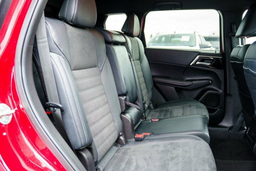 2024 Mitsubishi Outlander ZM Black Edition SUV Image 10