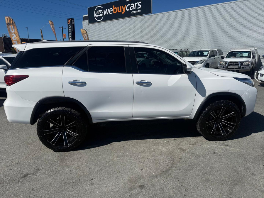 2016 Toyota Fortuner GUN156R Crusade SUV Image 6