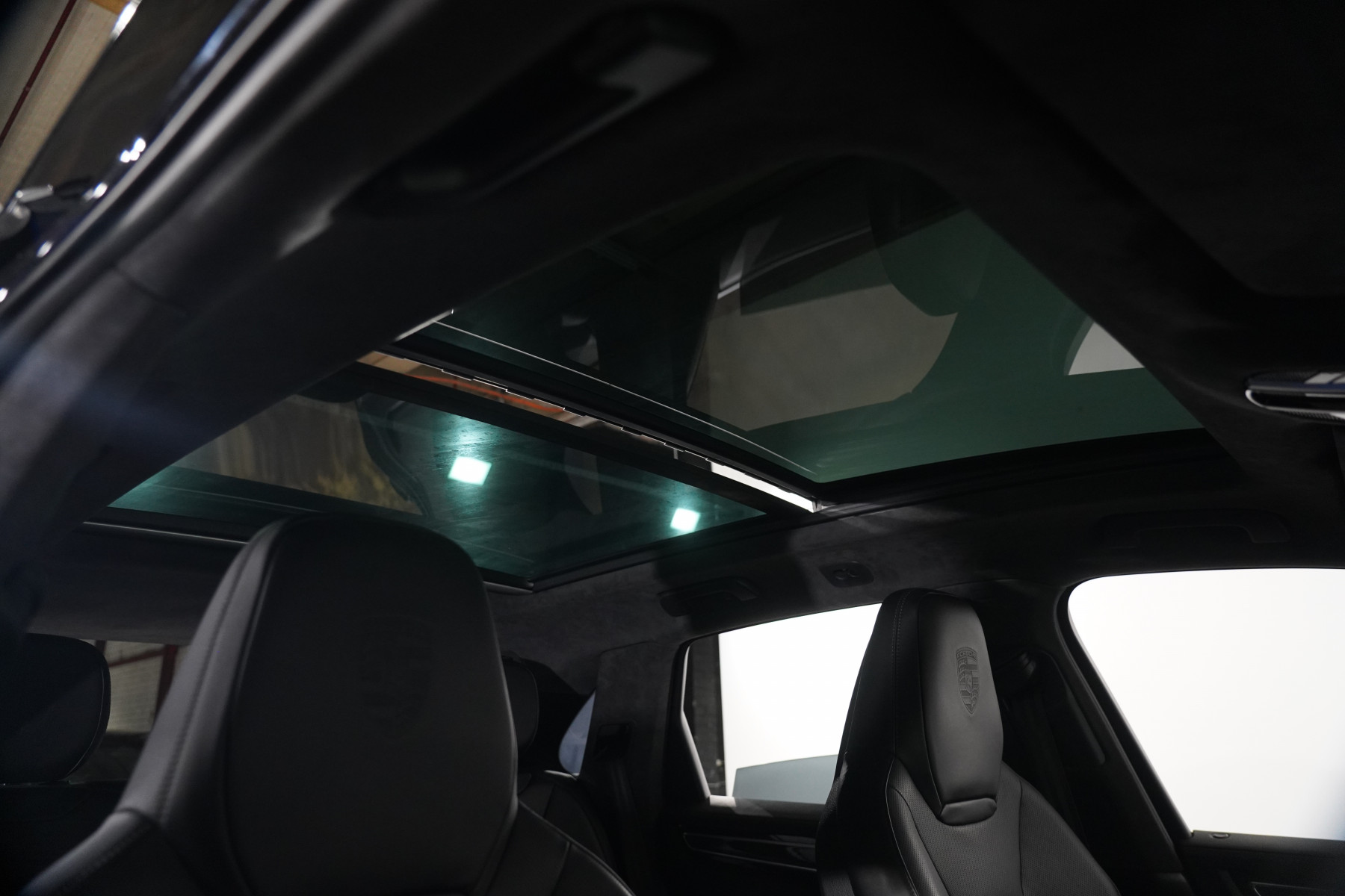 2019 Porsche Cayenne Turbo SUV Image 28