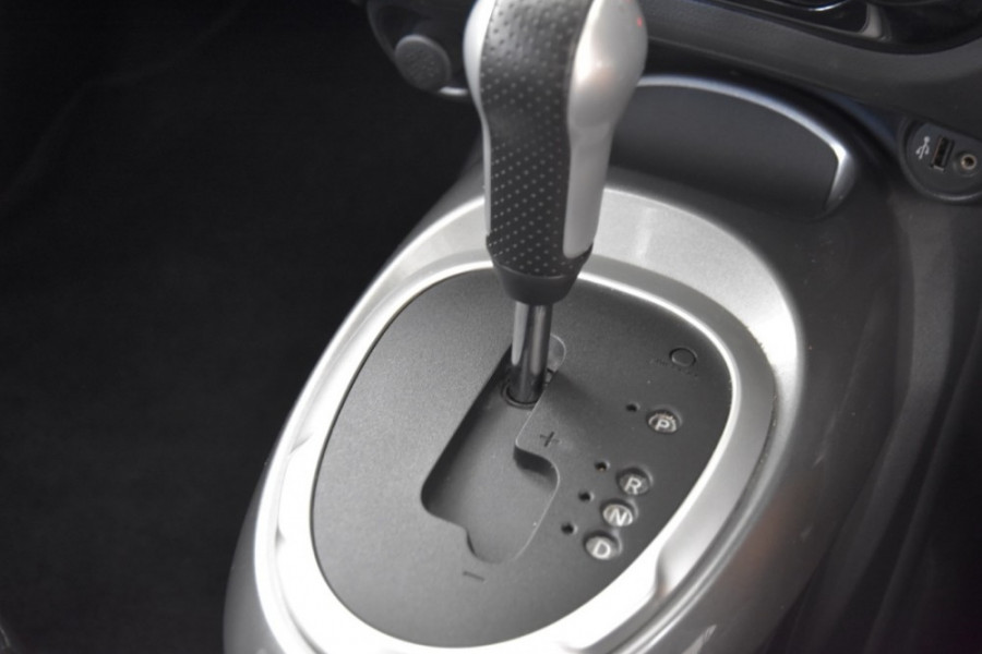 2014 Nissan JUKE F15 Ti-S Hatchback Image 14