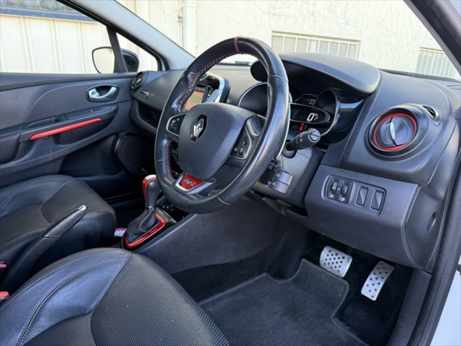2016 Renault Clio R.S. IV B98 R.S. 200 Sport Hatch Image 9