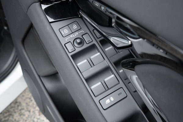 2026 Land Rover Range Rover Evoque L551 P250 Dynamic SE SUV image 17