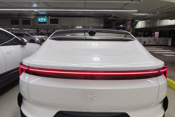 2025 Polestar 4  Long range Single motor Coupe Image 5