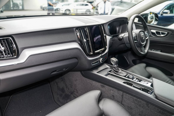 2020 MY21 Volvo XC60 UZ T5 Momentum Suv Image 5