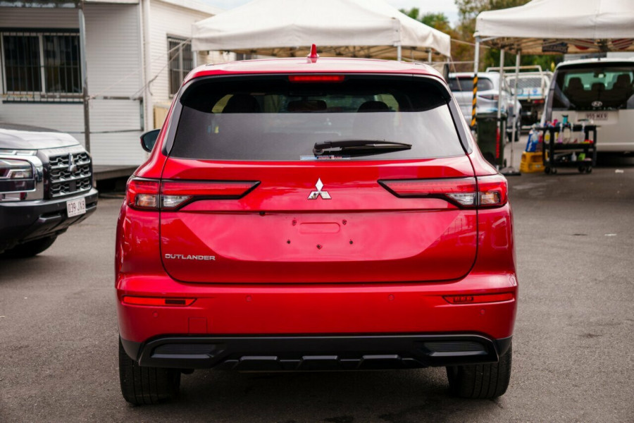 2024 Mitsubishi Outlander ZM Black Edition SUV Image 3