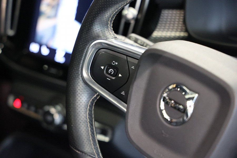 2021 Volvo XC40 XZ T5 R-Design SUV Image 7