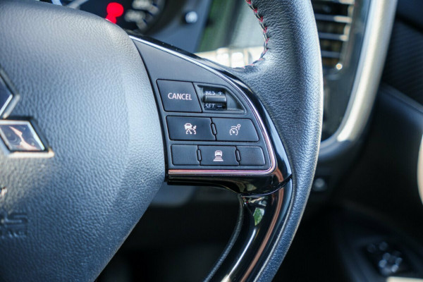 2021 Mitsubishi Outlander ZL Black Edition SUV Image 12