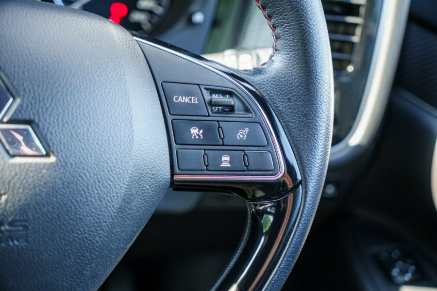 2021 Mitsubishi Outlander ZL Black Edition SUV Image 12
