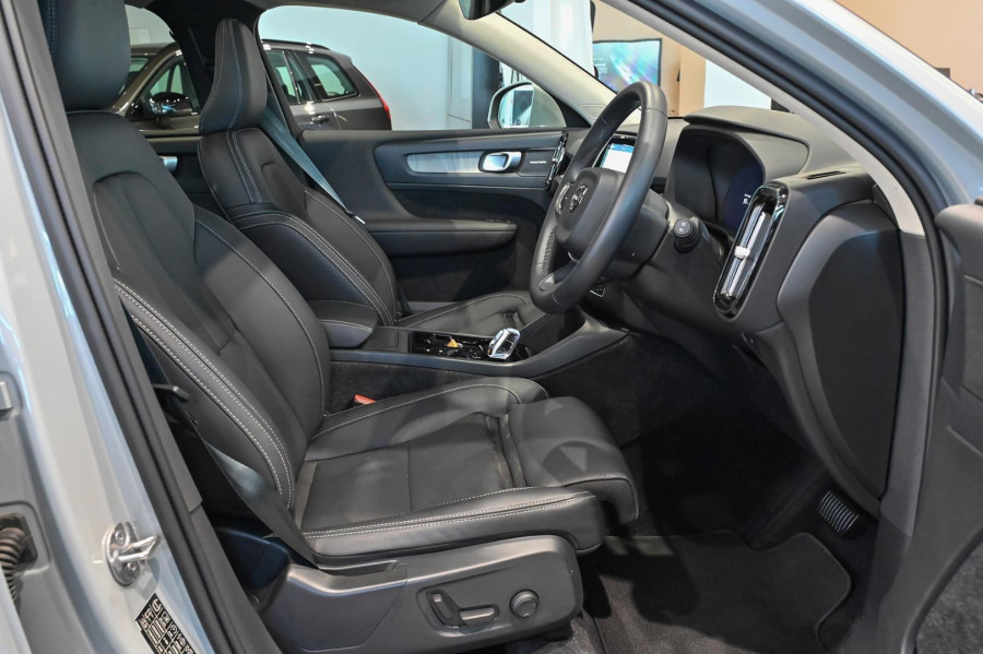 2025 MY26 Volvo XC40 XZ Ultra B4 Bright SUV Image 6
