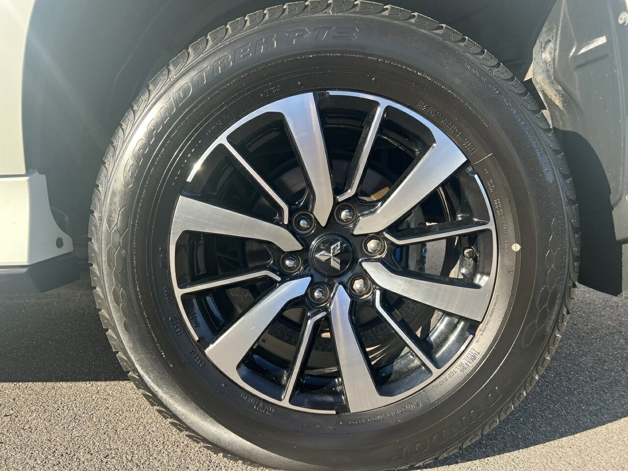 2016 Mitsubishi Pajero Sport QE GLX SUV Image 10