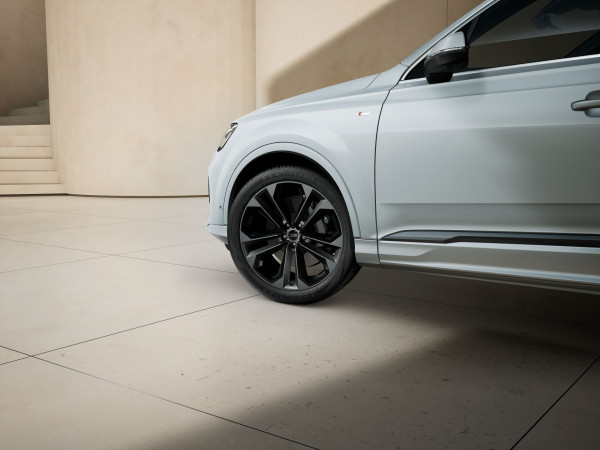 2026 Audi Q7 4M TDI 210kW S line SUV image 6