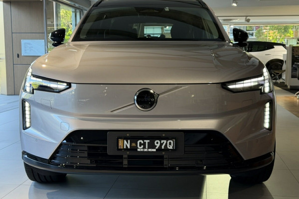 2026 Volvo EX90  Ultra Twin Motor Performance SUV Image 6
