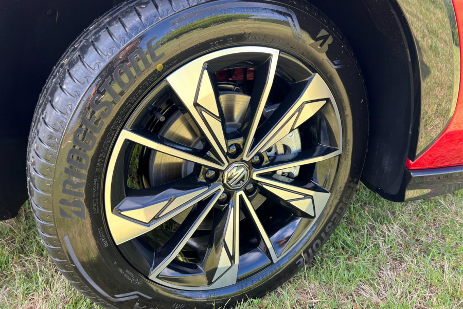 2024 MY24.5 MG HS AS33 Essence SUV Image 8