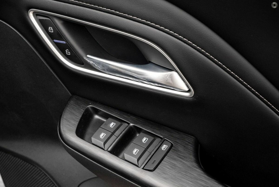 2025 MG ZS ZS32 Essence Hybrid+ SUV Image 9