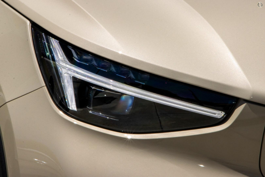 2026 Volvo EX40  Ultra Single Motor Extended Range SUV Image 15