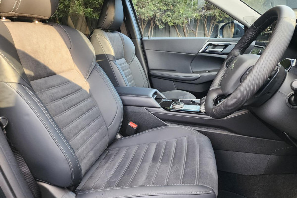 2025 Mitsubishi Outlander ZM LS SUV Image 10