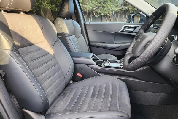 2025 Mitsubishi Outlander ZM LS SUV Image 10