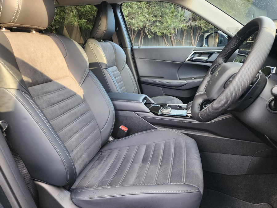 2025 Mitsubishi Outlander ZM LS SUV Image 10
