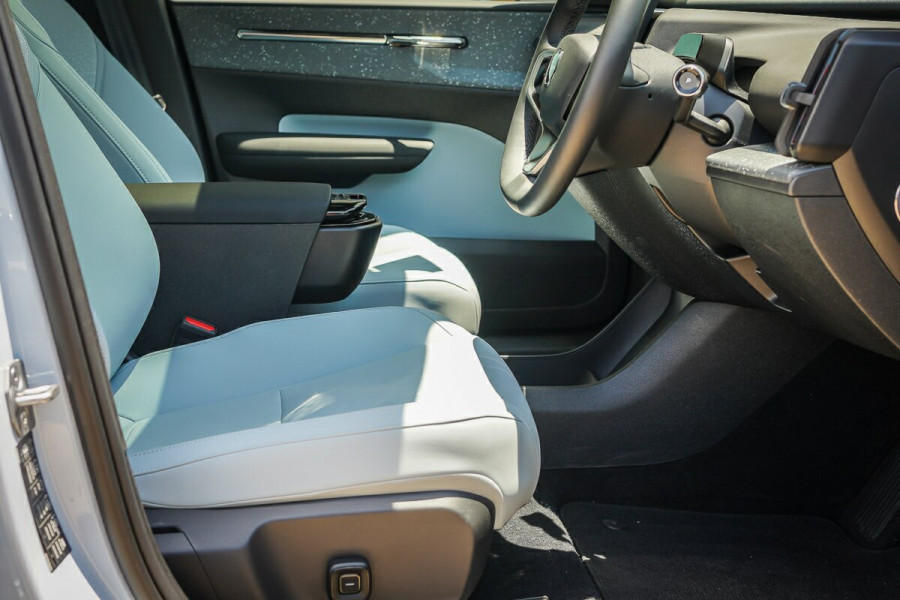 2023 MY24 Volvo EX30  Single Motor Extended Range Ultra SUV Image 22