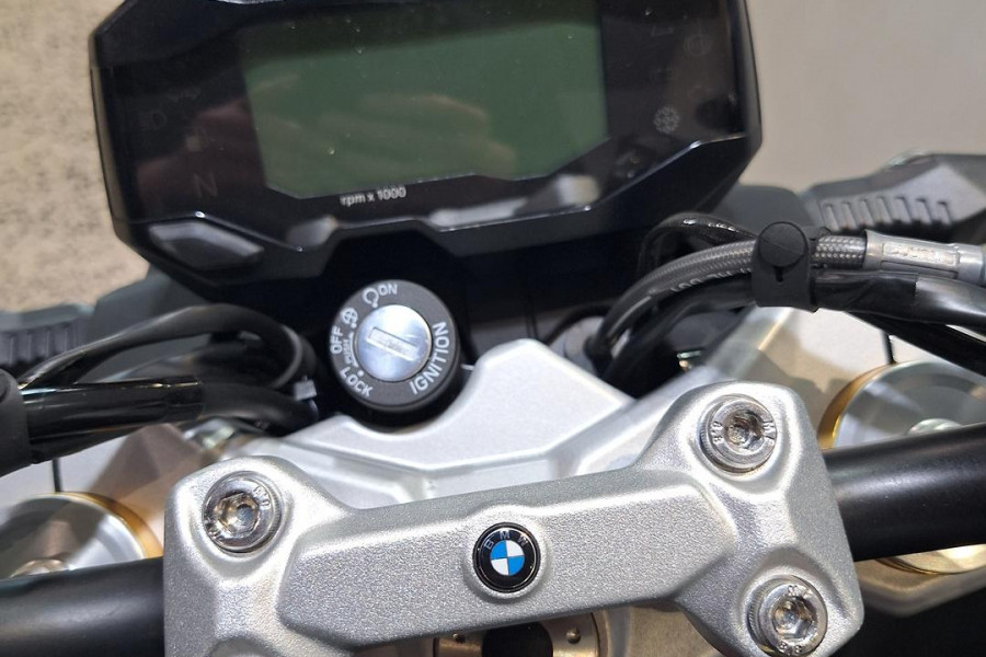 2026 BMW G 310 R G 310