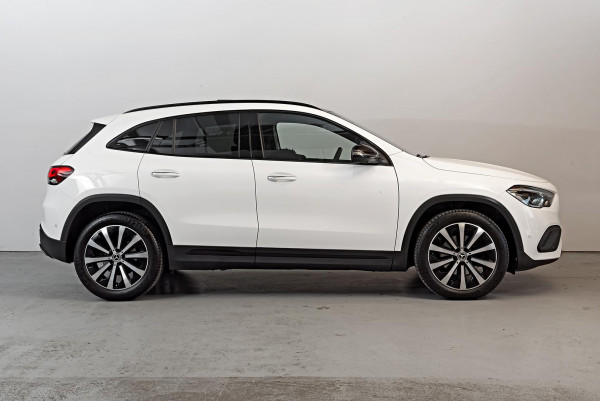 2020 Mercedes-Benz GLA-Class H247 GLA200 SUV image 3