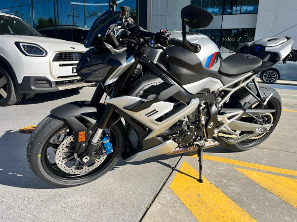 2026 BMW M 1000 R M 1000 image 13