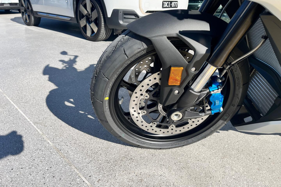 2026 BMW M 1000 R M 1000