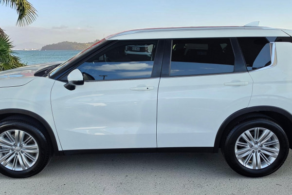 2024 Mitsubishi Outlander ZM LS SUV Image 4