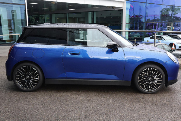 2026 MINI Cooper J01 SE Favoured Hatch
