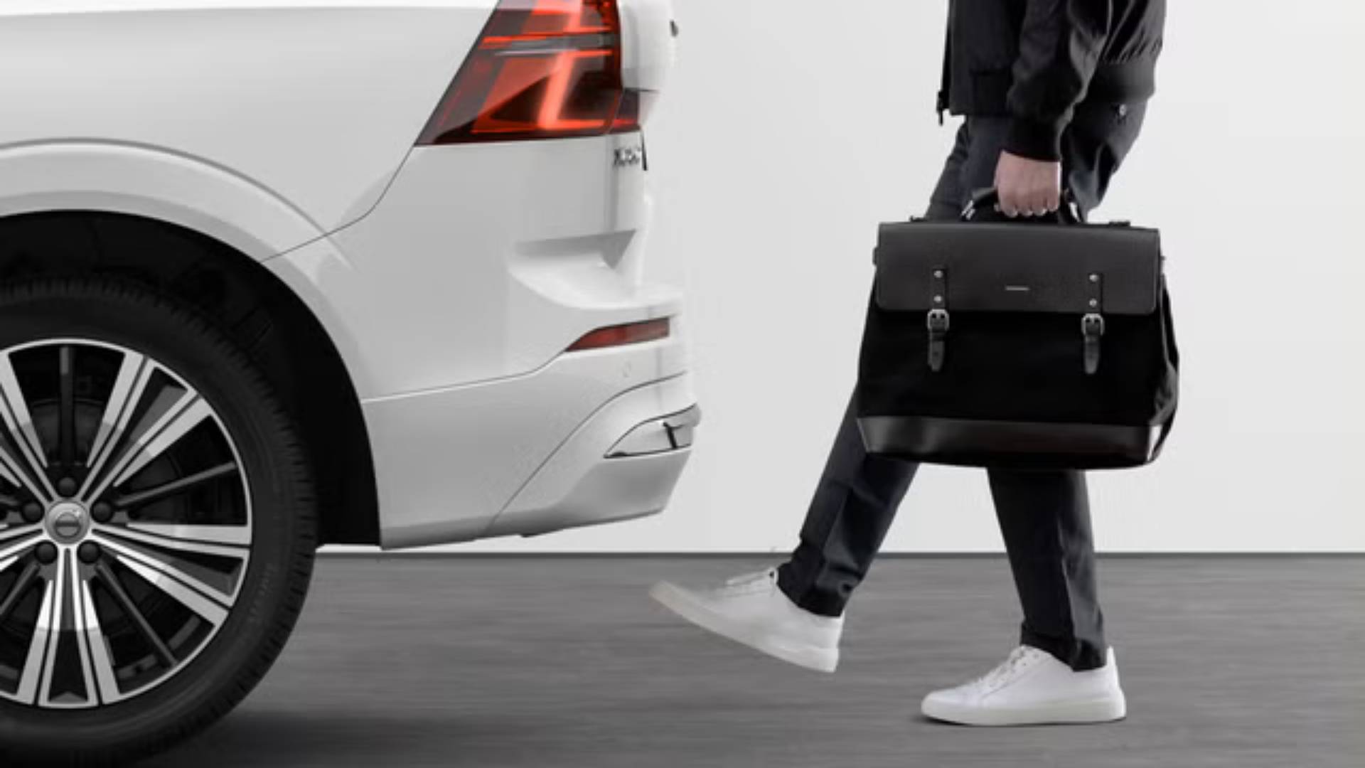 Hands-free power tailgate Image