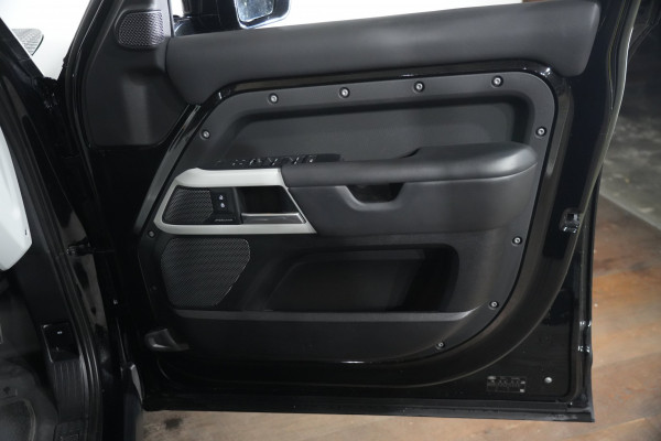 2023 Land Rover Defender L663 110 P400 X-Dynamic HSE SUV image 25