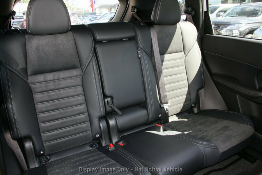 2024 Mitsubishi Outlander ZM Black Edition SUV Image 9