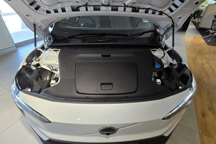 2024 Volvo EX30  Twin Motor Performance Ultra SUV Image 9