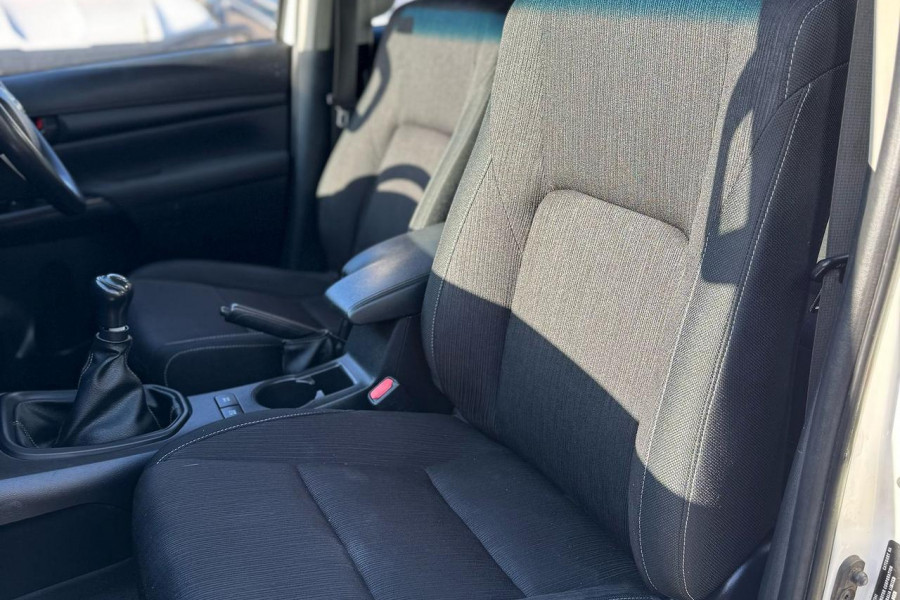 2018 Toyota HiLux 1Y46270EQ SR Cab Chassis Image 13