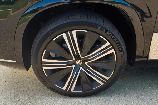 2025 MG QS IS31 Essence SUV Image 6