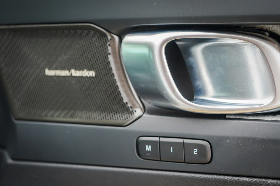 2024 MY25 Volvo XC40 XZ Ultra B4 Bright SUV Image 14