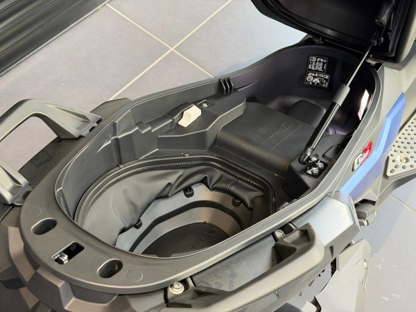 2025 BMW C 400 X ion C 400 image 9