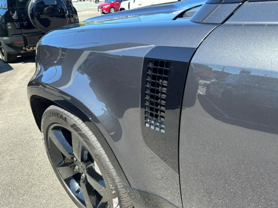 2025 MY26 Land Rover Defender L663 110 D350 X-Dynamic HSE SUV Image 18