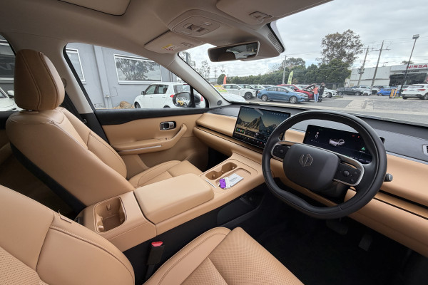 2025 Leapmotor C10 B11 REEV Ultra Hybrid Design Wagon Image 18