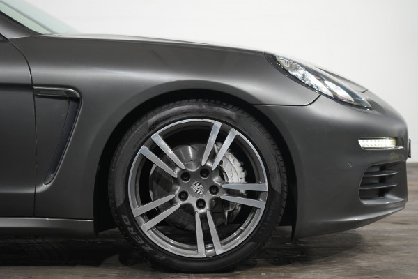2015 Porsche Panamera Coupe image 5