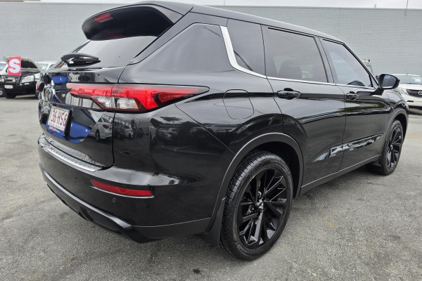 2023 Mitsubishi Outlander ZM Black Edition SUV Image 7