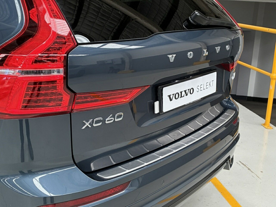 2022 MY23 Volvo XC60 UZ Recharge Ultimate T8 Plug-in Hybrid SUV Image 7