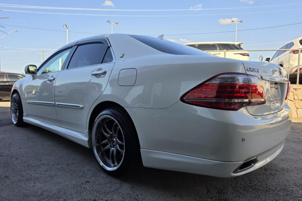 2012 Toyota Crown GRS202 Royal Saloon G Sedan Image 11
