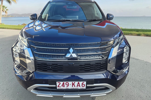 2024 Mitsubishi Outlander ZM Exceed SUV Image 2
