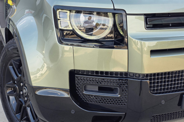 2024 MY25 Land Rover Defender 110 P400 X-Dynamic SE Wagon